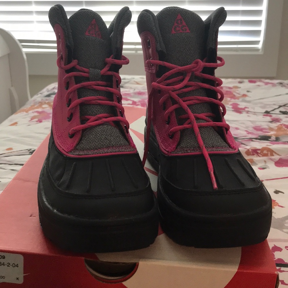 Nike woodside 2 size 5.5